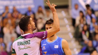 Jaime Fernández marca una jugada en el San Pablo Burgos-Unicaja