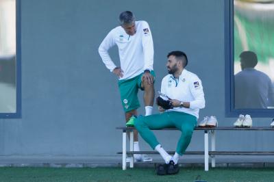 Quique Setién y Éder Sarabia, en un entrenamiento del Betis (Foto: Kiko Hurtado).