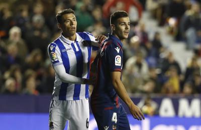 Róber Pier en el choque ante la Real Sociedad. (Foto: David González)