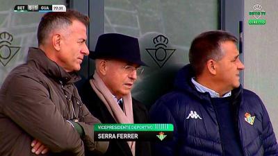 Lorenzo Serra Ferrer siguiendo al Betis Derpotivo.