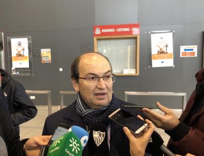 El presidente del Sevilla, José Castro, tras llegar a Lieja (Foto: Sevilla FC).
