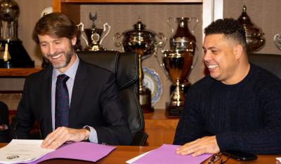 Carlos Suárez y Ronaldo Nazário, en la Junta General de Accionistas (Foto: Real Valladolid).