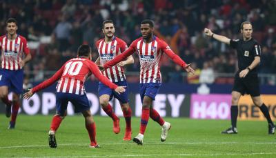 Lemar y Correa celebran uno de los goles ante el Sant Andreu (Foto: ATM). 