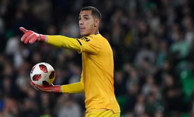 Joel Robles, portero del Betis, en el Villamarín. (Foto: Kiko Hurtado).