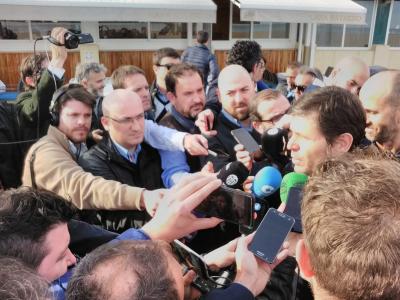 Mateo Alemany atiende a los medios.