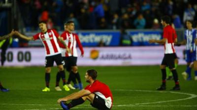 Yeray se echó al suelo tan pronto como sonó el pitido final en Mendizorroza (FOTO: La Liga)