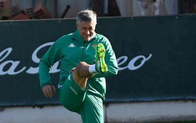 Quique Setién, en un entrenamiento del Betis (Foto: Kiko Hurtado).