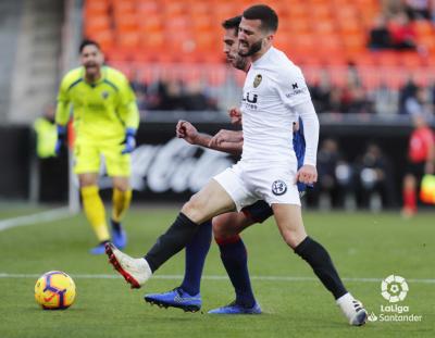 Gayà en el Valencia-Huesca (Foto: LaLiga).