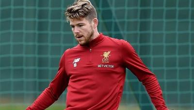 Alberto Moreno, entrenando con el Liverpool.