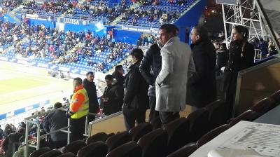 Carlos Suárez, junto a Joaquín Vigueras, representante de Sergi Guardiola, en el Coliseum de Getafe.