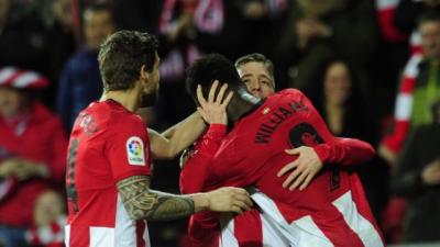 Iñaki Williams e Iker Muniain se abrazan en el 1-0 al Betis (Foto: LaLiga).