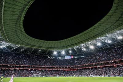 San Mamés impresiona en el duelo de copa de la reina entre Athletic y Atlético (Foto: Edu del Fresno).