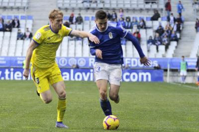 Javi Hernández y Álex Fernández, durante el Real Oviedo y Cádiz (Foto: Luis Manso).