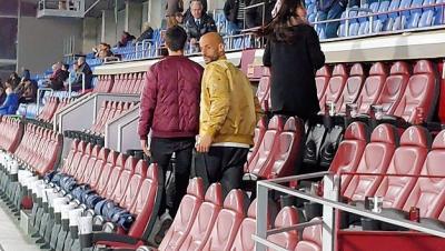 Mikel Rico, ex jugador del Huesca, presente en el duelo de la 23 jornada (Foto: Mapnervion)