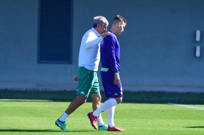 Setién y Canales, en un entrenamiento del Betis (Foto: Kiko Hurtado).