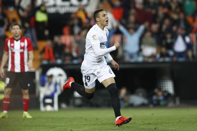 Rodrigo celebra el gol ante el Athletic. (Foto: David González)