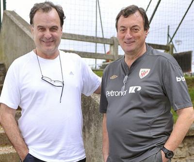 Luis Bonini junto con Marcelo Bielsa en su etapa en Lezama. 