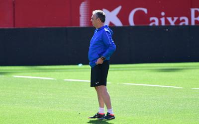Joaquín Caparrós, en un entrenamiento del Sevilla (Foto: Kiko Hurtado).