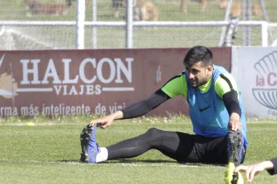 Álex Pérez en un entrenamiento en Mareo (Foto: Luis Manso).