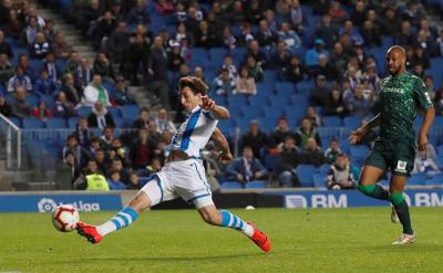 Oyarzabal remata para lograr el 2-1 en el Real Sociedad-Betis.