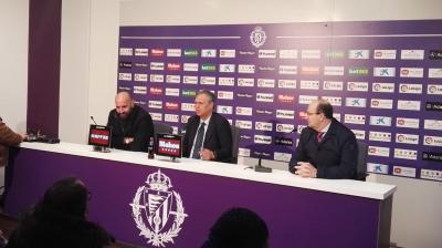 Joaquín Caparrós, junto a Monchi y José Castro.