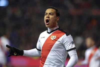 Celebración de Raúl de Tomás con el Rayo Vallecano.