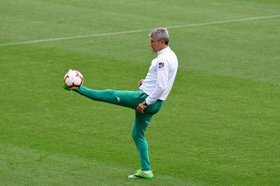 Quique Setién, en el entrenamiento del Sábado Santo (Foto: Kiko Hurtado).