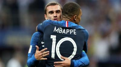 Griezmann y Mbappé, celebrando un tanto.