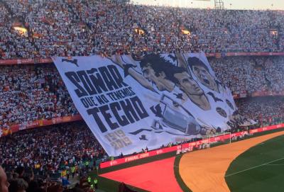 Cubregrada del Valencia CF en el Villamarín.