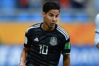 Diego Lainez con la selección de México.
