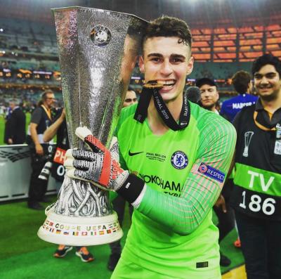 Kepa Arrizabalaga con la Europa League.
