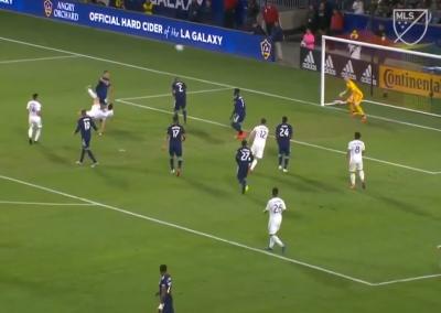 Ibrahimovic, ante el New England.