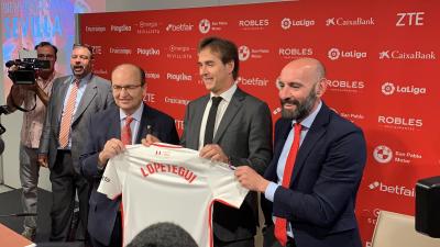 La presentación de Julen Lopetegui como entrenador del Sevilla (foto: Kiko Hurtado)l