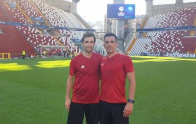 De Burgos Bengoetxea y Estrada Fernández posan en el estadio Nereo Rocco de Trieste (Foto: RFEF).