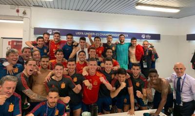 Unai Núñez, Unai Simón y sus compañeros celebran el pase a la final.