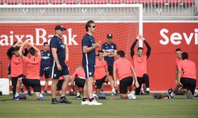 Lopetegui, en un entrenamiento con el Sevilla (Foto: Kiko Hurtado).
