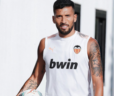 El Valencia CF quiere seguir contando con Garay. (Foto: Valencia CF)