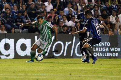 Andrés Guardado, ante el Querétaro (Foto: Real Betis).