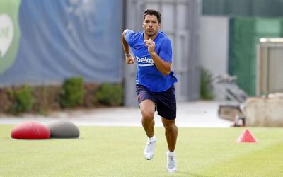 Luis Suárez, en su vuelta a los entrenamientos con el resto de sus compañeros (Foto: FCB). 