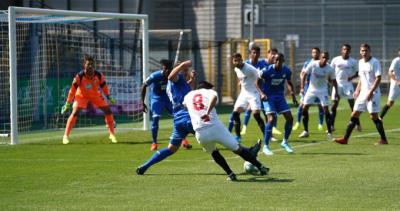 Nolito chuta para marcar el primer gol del Sevilla (Foto: SFC).