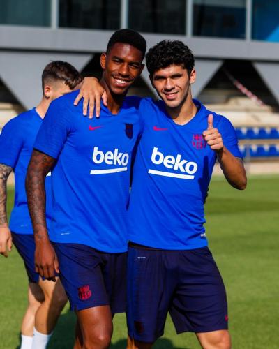 Junior y Aleñá, durante la sesión del lunes (Foto: FCB). 