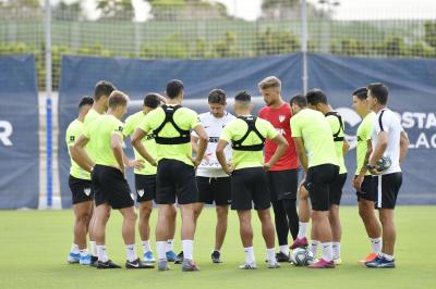 Víctor y la plantilla, en una sesión de entrenamiento.