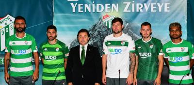 Seleznyov, durante su presentación como jugador del Bursaspor (Foto: Bursaspor).