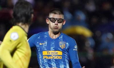 Francisco Montero usando sus gafas en su debut con el Atlético de Madrid (Foto: ATM).