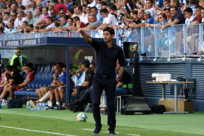 Víctor, dando órdenes desde la banda (Foto: Paco Rodríguez).
