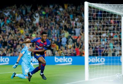 Ansu Fati celebra su gol al Valencia.