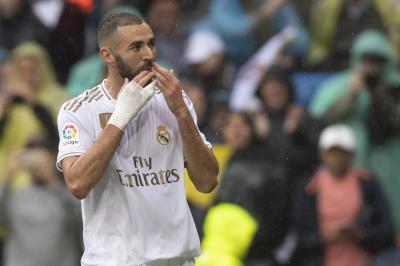 Benzema celebra uno de sus goles ante el Levante (Foto: LaLiga). 