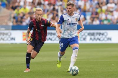 Raúl Guti y Sergio Gil, durante el Real Zaragoza-Extremadura (Foto: Dani Marzo).