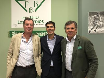 Ángel Haro, en la inauguración de la Peña Bética Los Remedios.