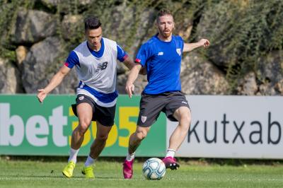 Iker Muniain, con Ganea, no estuvo este jueves en Lezama (Foto: Athletic Club).